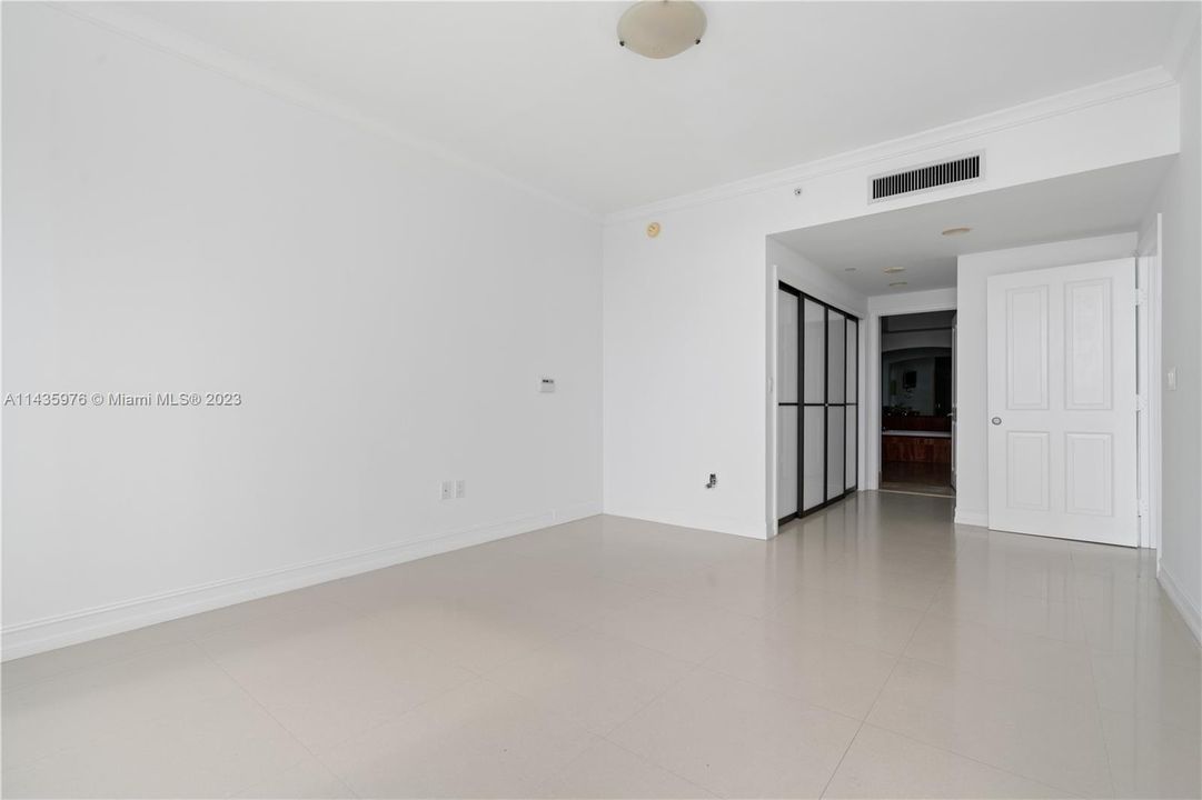 Recently Sold: $3,180,000 (3 beds, 3 baths, 2214 Square Feet)