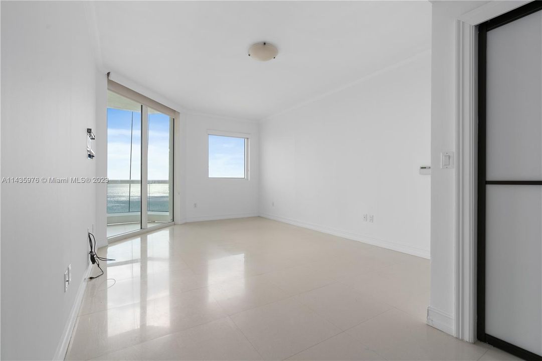 Recently Sold: $3,180,000 (3 beds, 3 baths, 2214 Square Feet)