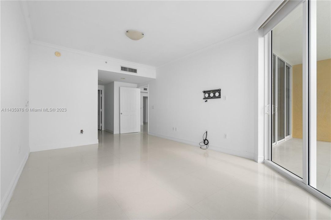 Recently Sold: $3,180,000 (3 beds, 3 baths, 2214 Square Feet)