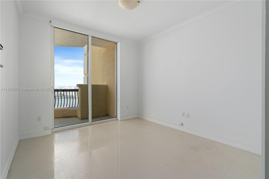 Recently Sold: $3,180,000 (3 beds, 3 baths, 2214 Square Feet)