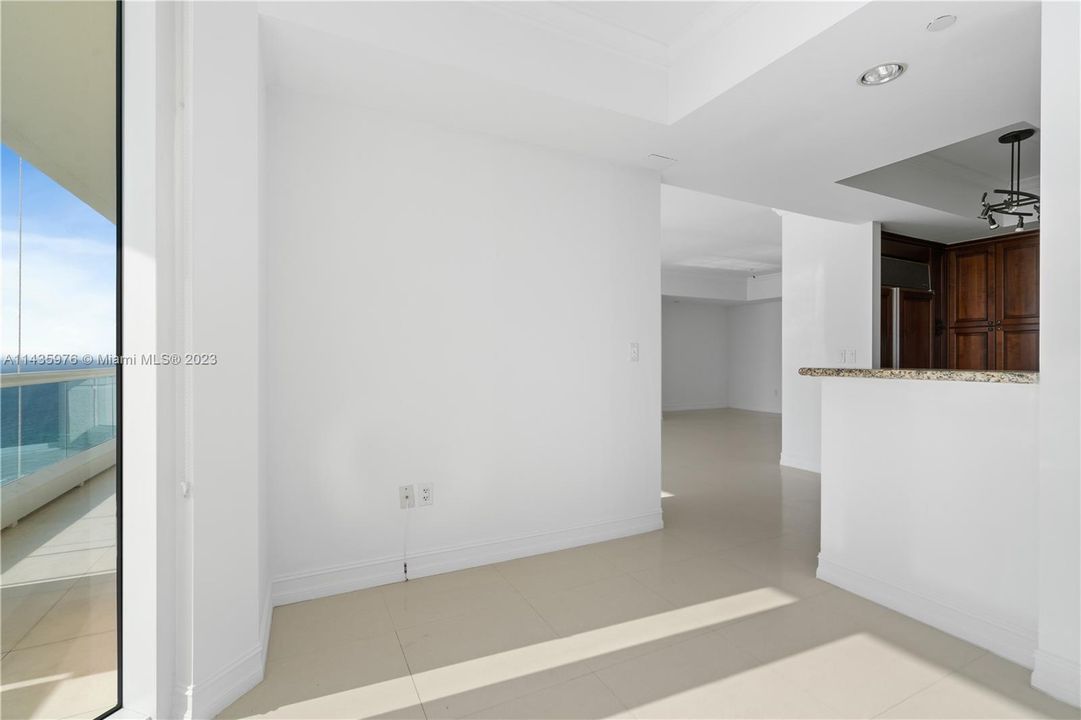 Recently Sold: $3,180,000 (3 beds, 3 baths, 2214 Square Feet)