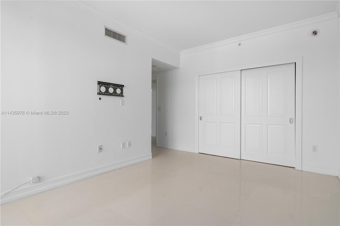 Recently Sold: $3,180,000 (3 beds, 3 baths, 2214 Square Feet)