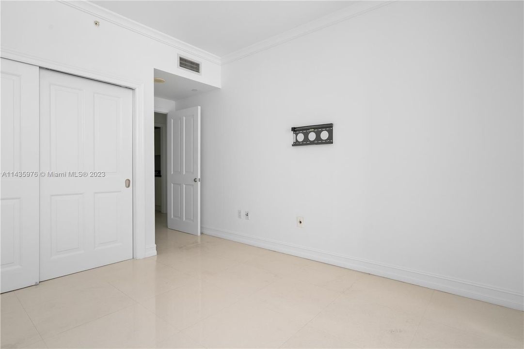 Recently Sold: $3,180,000 (3 beds, 3 baths, 2214 Square Feet)