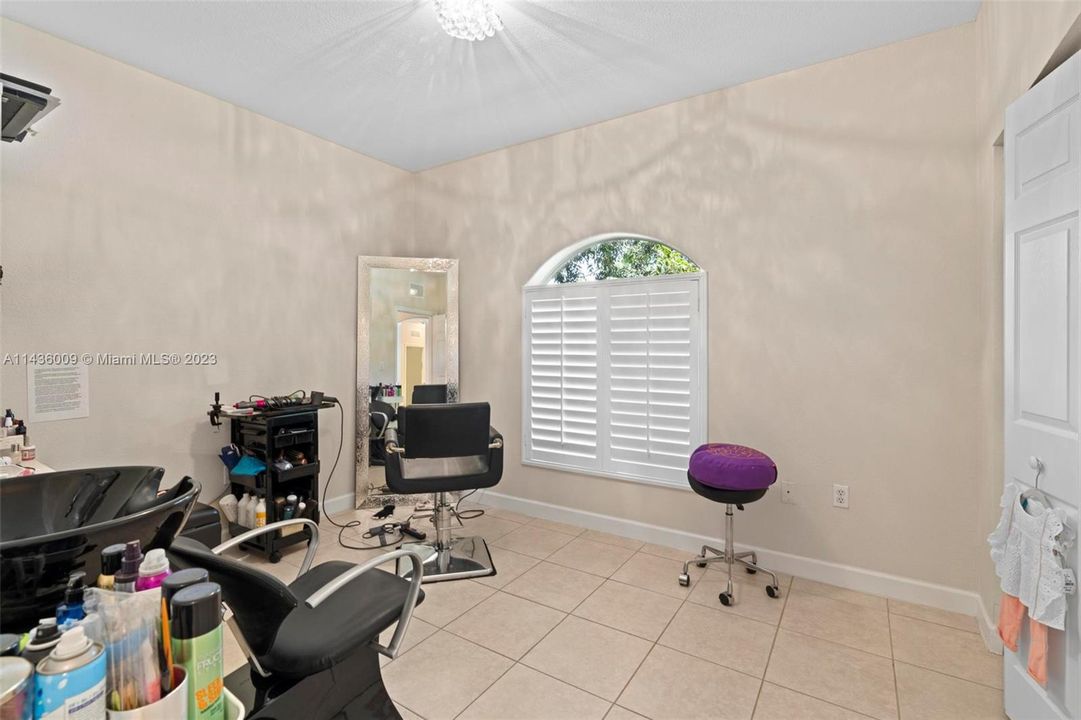 Недавно продано: $496,000 (3 спален, 2 ванн, 1573 Квадратных фут)