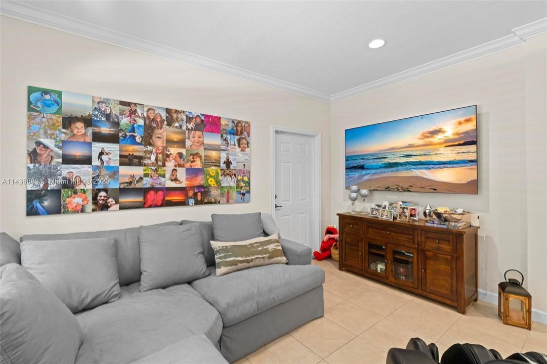 Недавно продано: $496,000 (3 спален, 2 ванн, 1573 Квадратных фут)