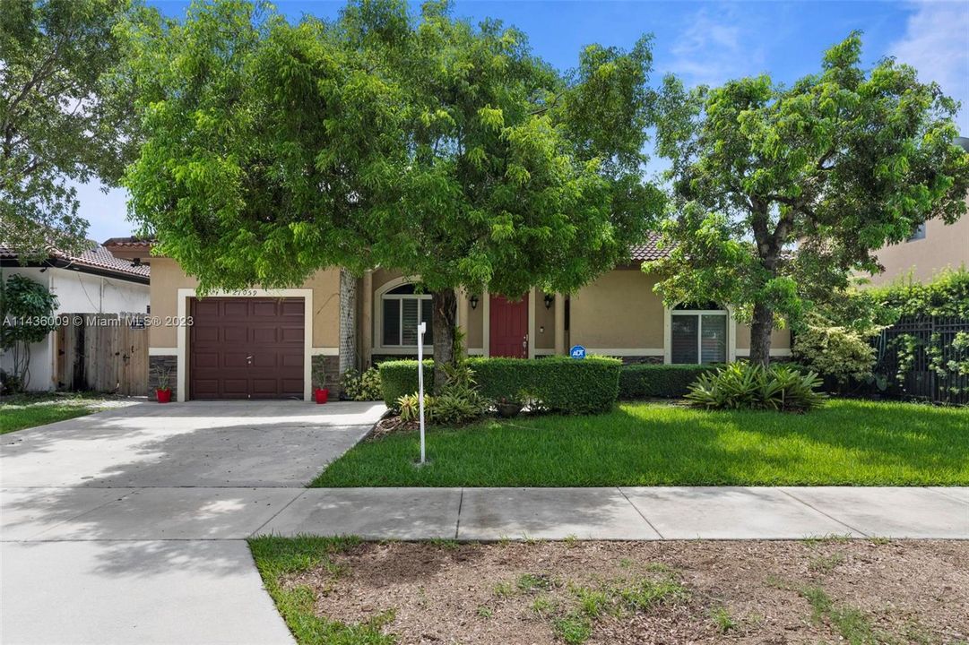 Недавно продано: $496,000 (3 спален, 2 ванн, 1573 Квадратных фут)