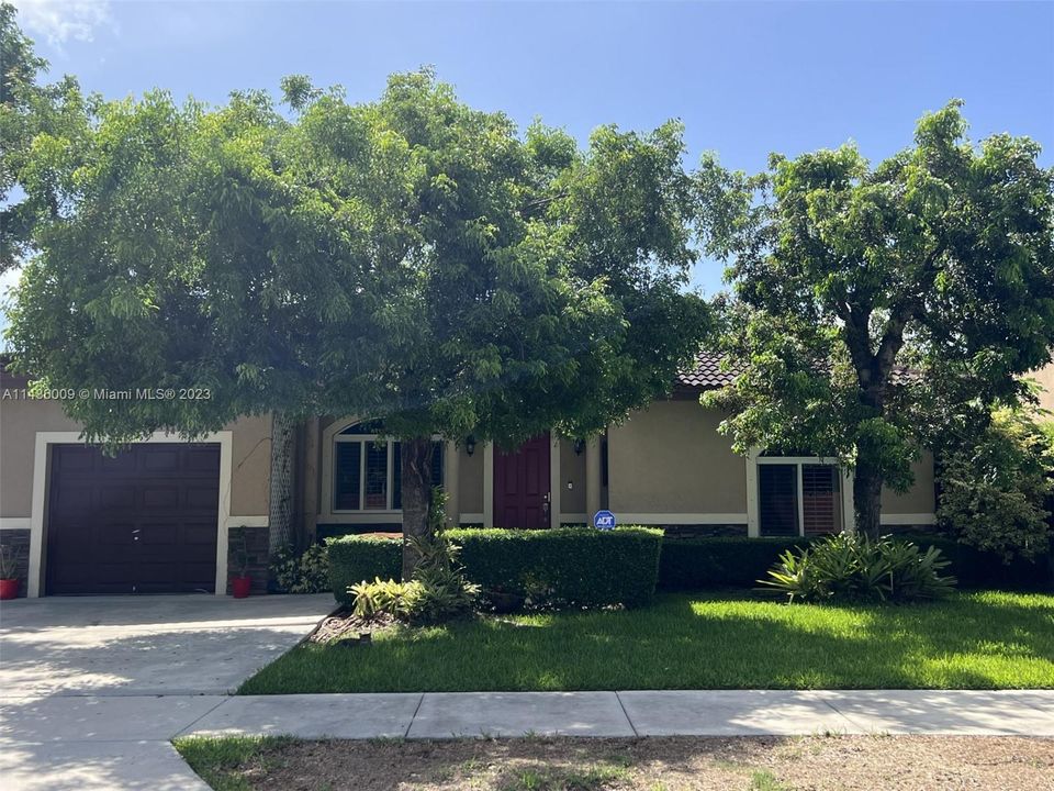 Недавно продано: $496,000 (3 спален, 2 ванн, 1573 Квадратных фут)