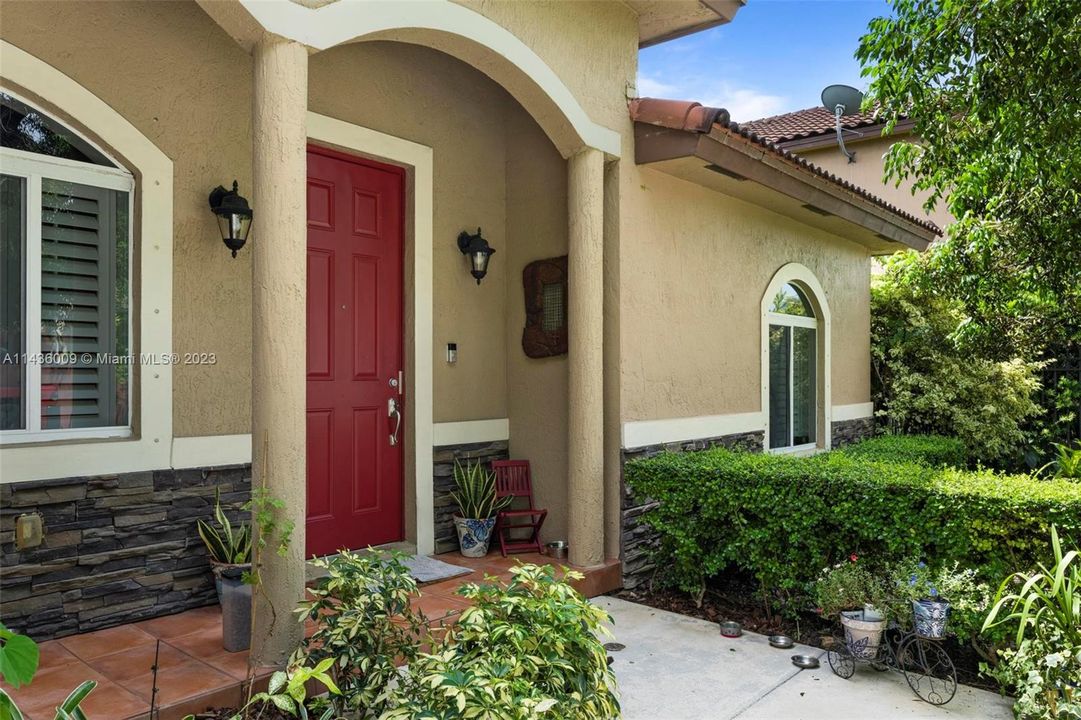 Недавно продано: $496,000 (3 спален, 2 ванн, 1573 Квадратных фут)