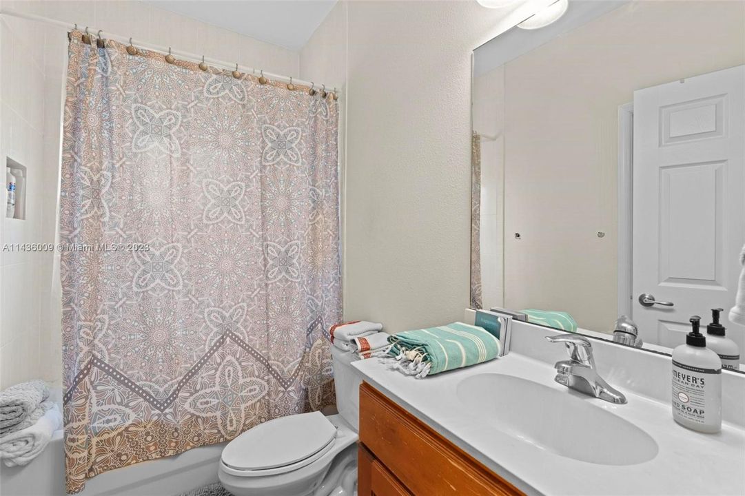 Недавно продано: $496,000 (3 спален, 2 ванн, 1573 Квадратных фут)