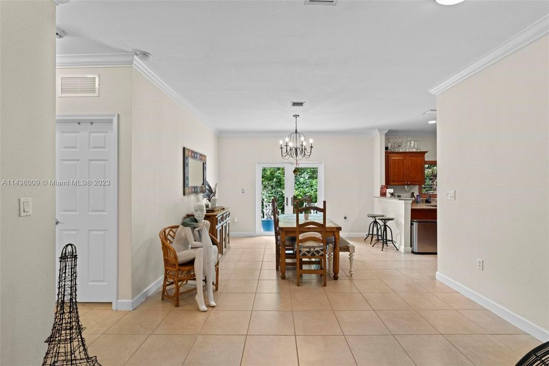 Недавно продано: $496,000 (3 спален, 2 ванн, 1573 Квадратных фут)