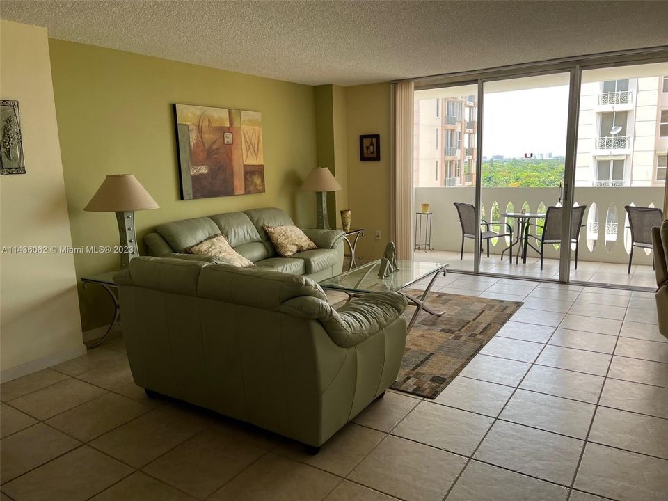 Recently Sold: $549,000 (2 beds, 2 baths, 1400 Square Feet)