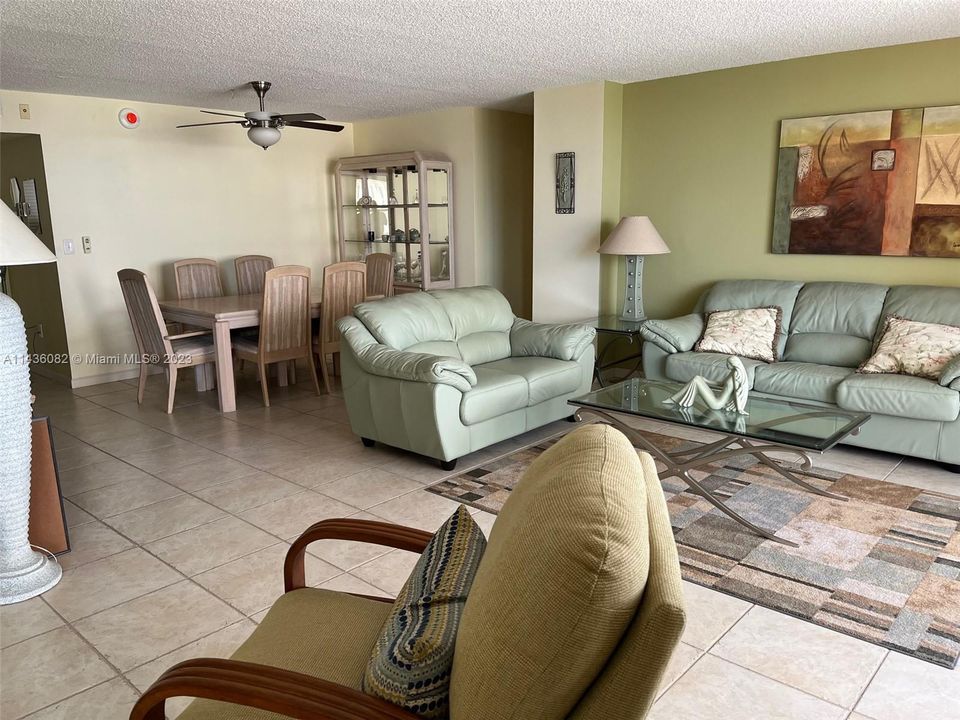 Recently Sold: $549,000 (2 beds, 2 baths, 1400 Square Feet)