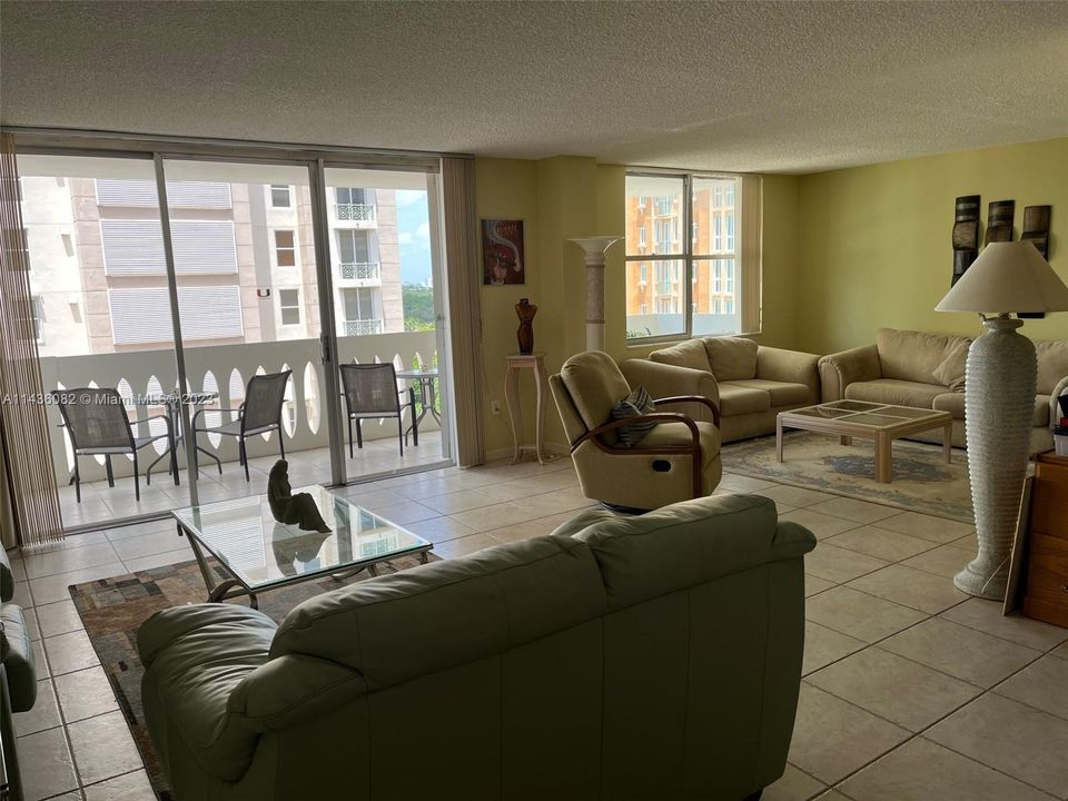 Recently Sold: $549,000 (2 beds, 2 baths, 1400 Square Feet)