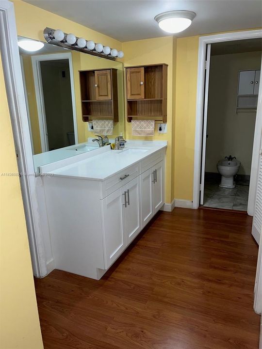 Recently Sold: $549,000 (2 beds, 2 baths, 1400 Square Feet)