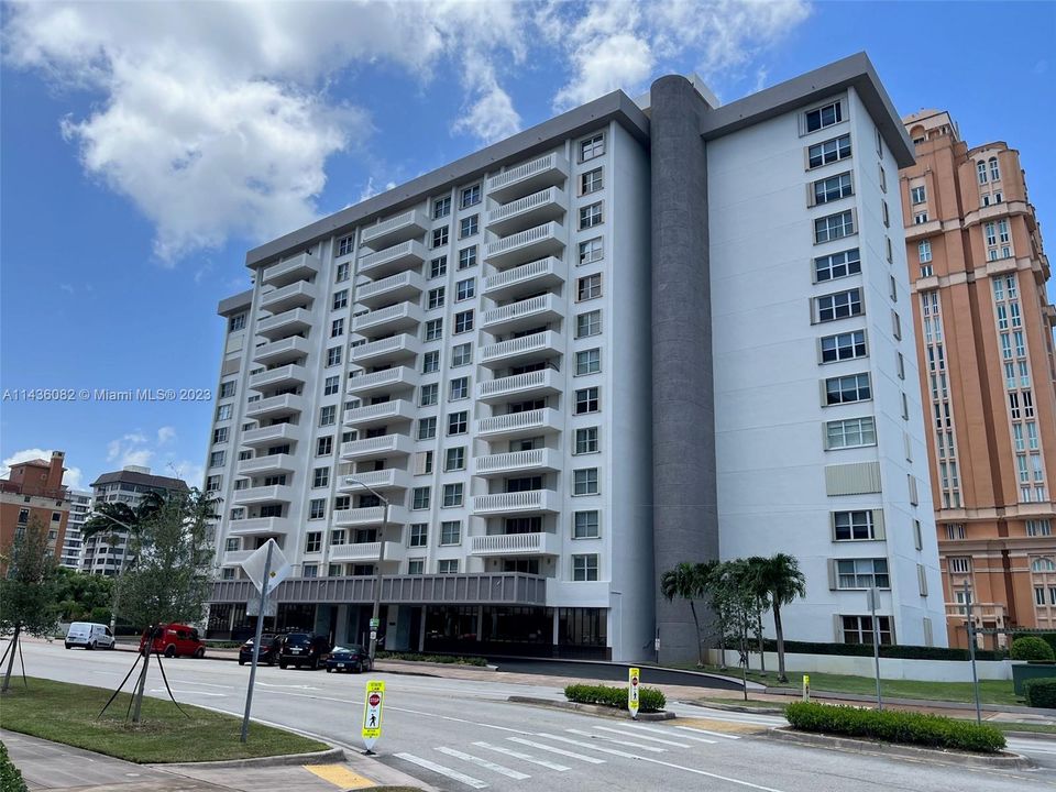 Recently Sold: $549,000 (2 beds, 2 baths, 1400 Square Feet)