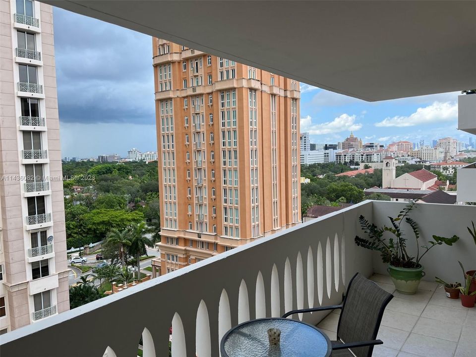 Recently Sold: $549,000 (2 beds, 2 baths, 1400 Square Feet)