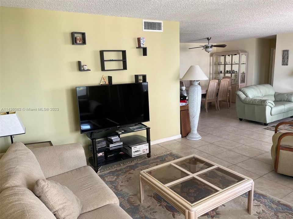 Recently Sold: $549,000 (2 beds, 2 baths, 1400 Square Feet)