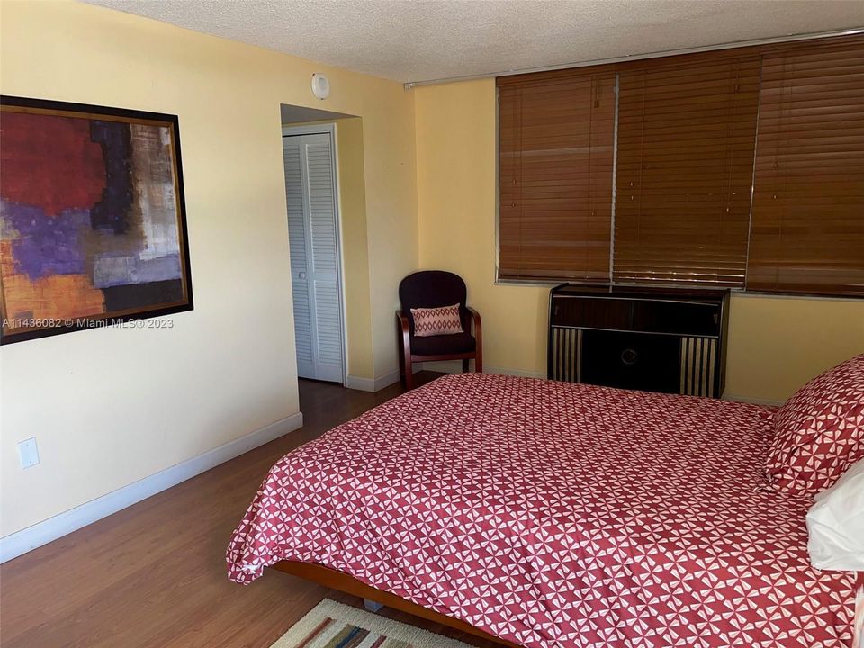 Recently Sold: $549,000 (2 beds, 2 baths, 1400 Square Feet)