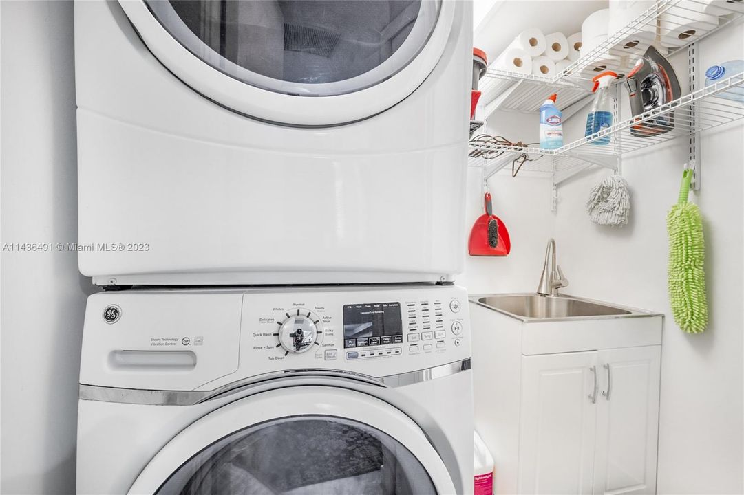 Recently Sold: $1,595,000 (2 beds, 2 baths, 1882 Square Feet)