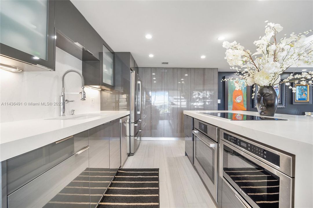 Recently Sold: $1,595,000 (2 beds, 2 baths, 1882 Square Feet)
