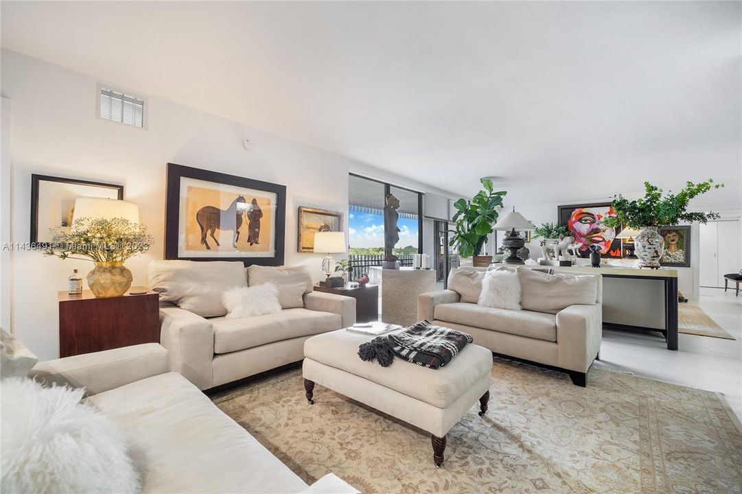 Recently Sold: $1,595,000 (2 beds, 2 baths, 1882 Square Feet)