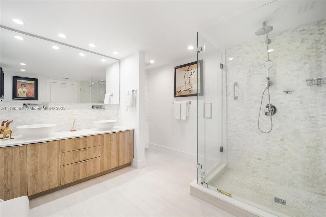 Recently Sold: $1,595,000 (2 beds, 2 baths, 1882 Square Feet)