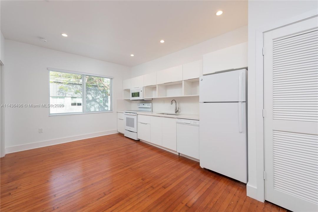 Недавно арендовано: $2,300 (1 спален, 1 ванн, 375 Квадратных фут)