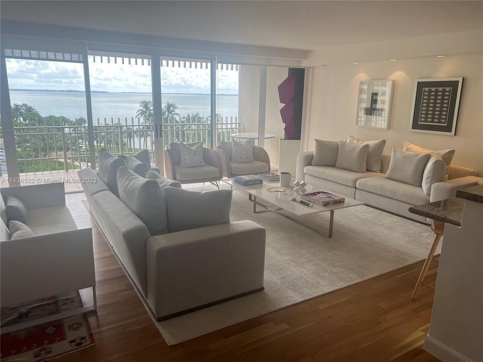 最近售出: $1,395,000 (2 贝兹, 2 浴室, 1882 平方英尺)