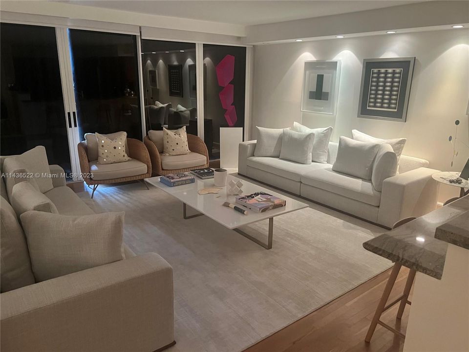 最近售出: $1,395,000 (2 贝兹, 2 浴室, 1882 平方英尺)