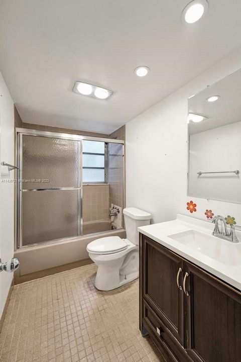 Vendido Recientemente: $235,000 (2 camas, 2 baños, 1092 Pies cuadrados)