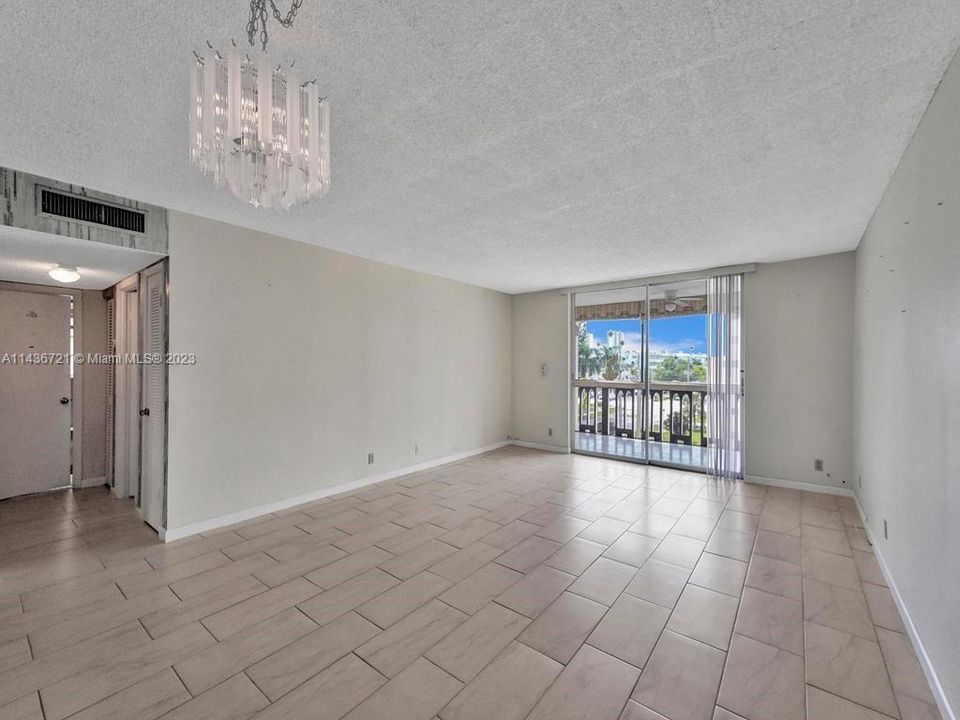 Vendido Recientemente: $235,000 (2 camas, 2 baños, 1092 Pies cuadrados)