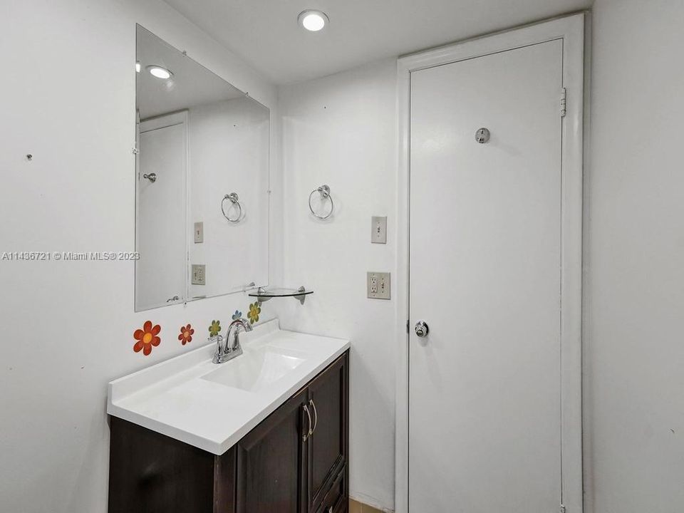 Vendido Recientemente: $235,000 (2 camas, 2 baños, 1092 Pies cuadrados)