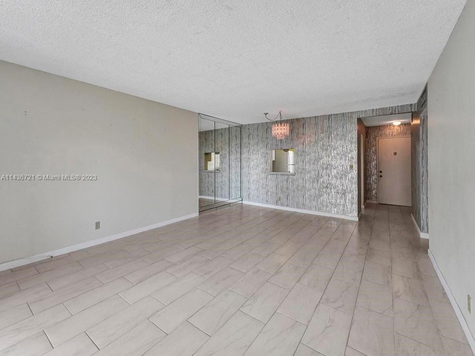 Vendido Recientemente: $235,000 (2 camas, 2 baños, 1092 Pies cuadrados)