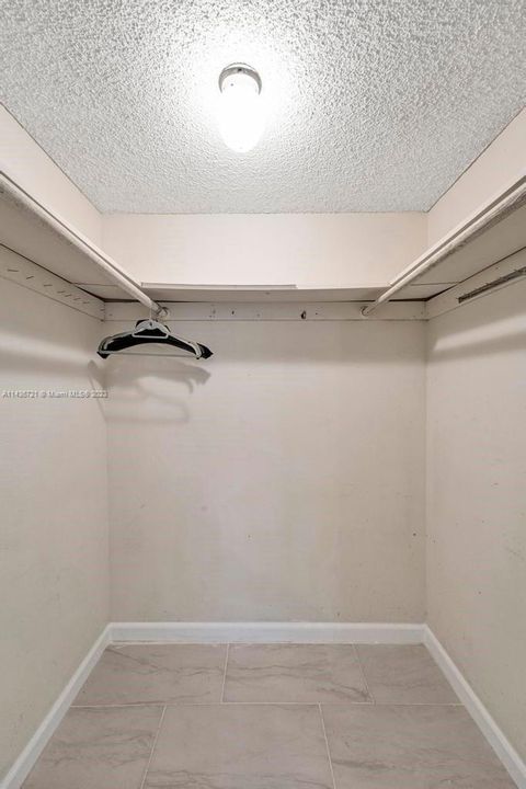 Vendido Recientemente: $235,000 (2 camas, 2 baños, 1092 Pies cuadrados)