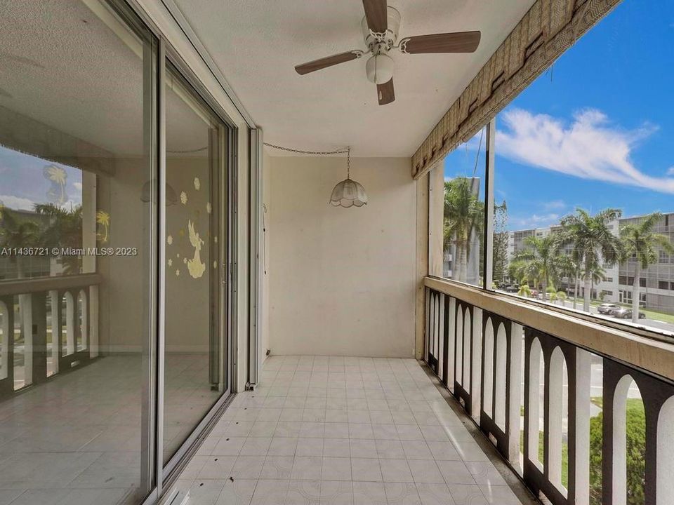 Vendido Recientemente: $235,000 (2 camas, 2 baños, 1092 Pies cuadrados)