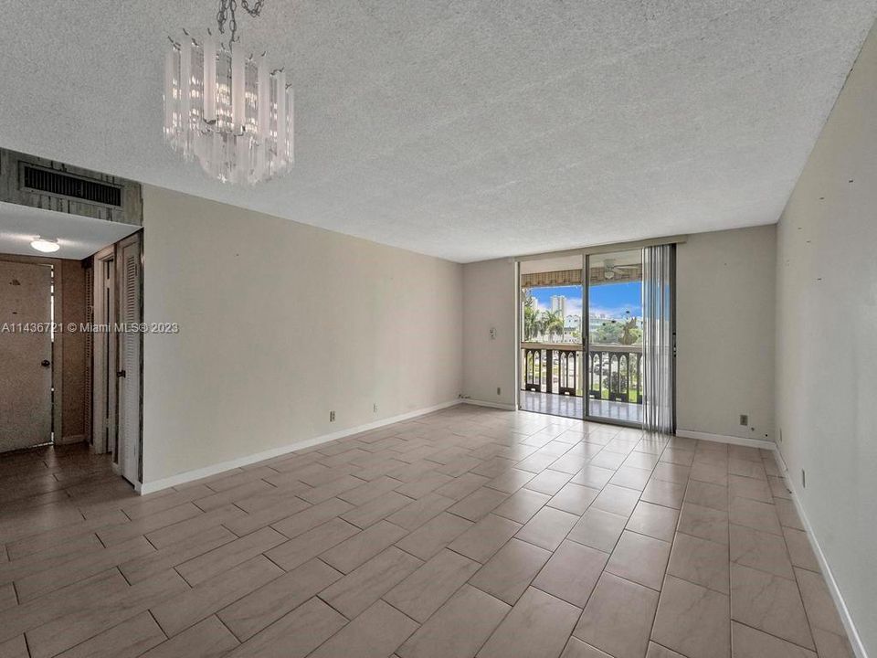 Vendido Recientemente: $235,000 (2 camas, 2 baños, 1092 Pies cuadrados)