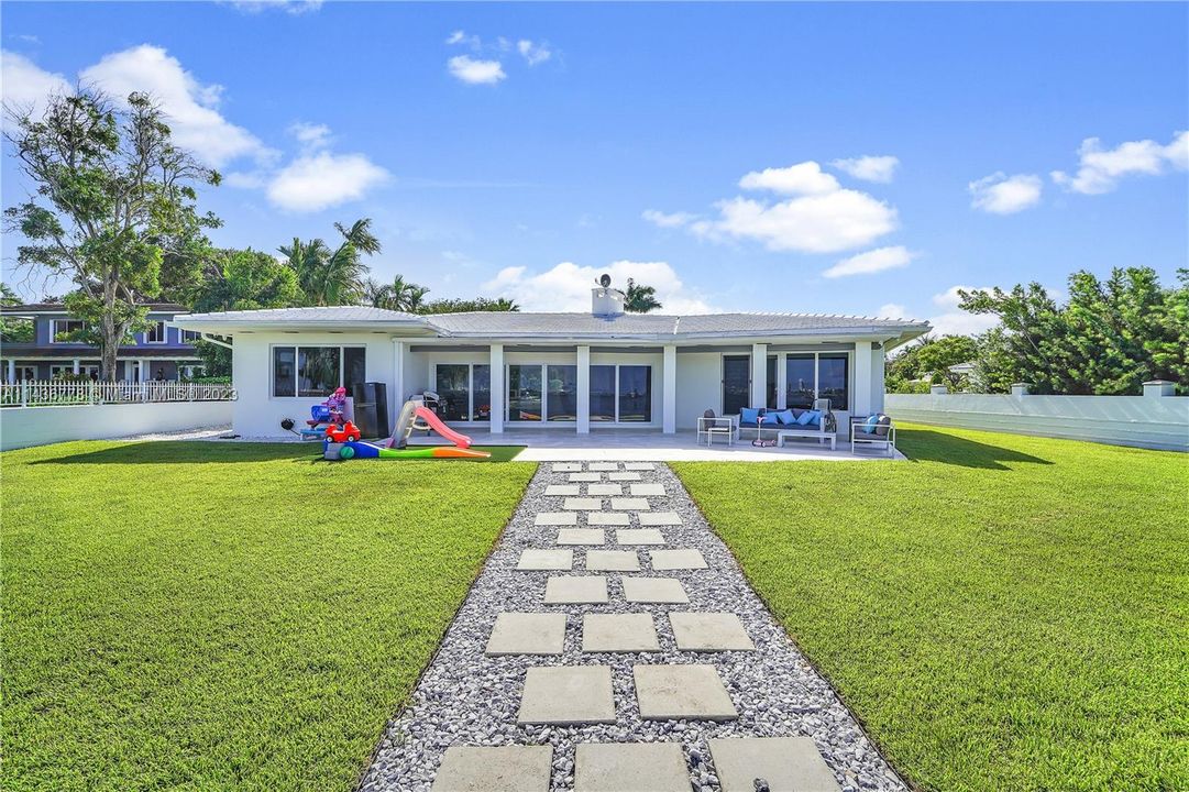Recently Sold: $5,500,000 (4 beds, 3 baths, 2986 Square Feet)