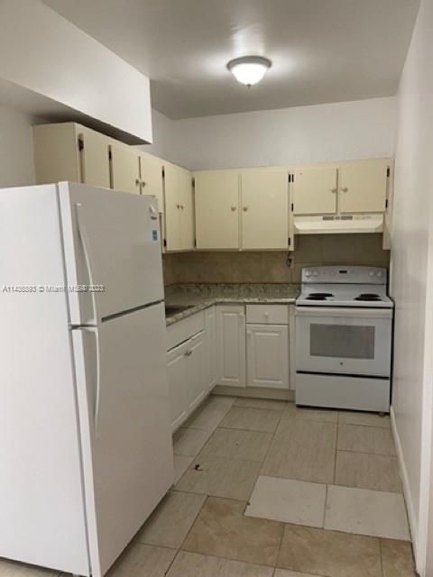 Recently Sold: $460,000 (4 beds, 2 baths, 1426 Square Feet)