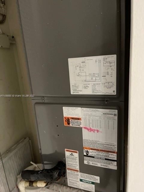 Recently Sold: $460,000 (4 beds, 2 baths, 1426 Square Feet)