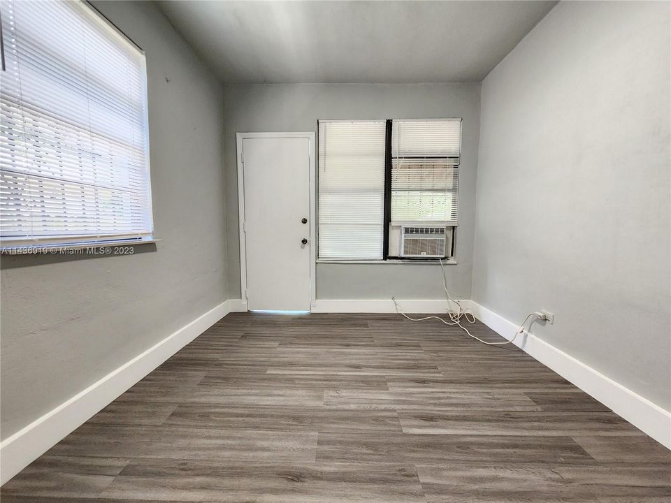 最近租的: $1,500 (1 贝兹, 1 浴室, 800 平方英尺)