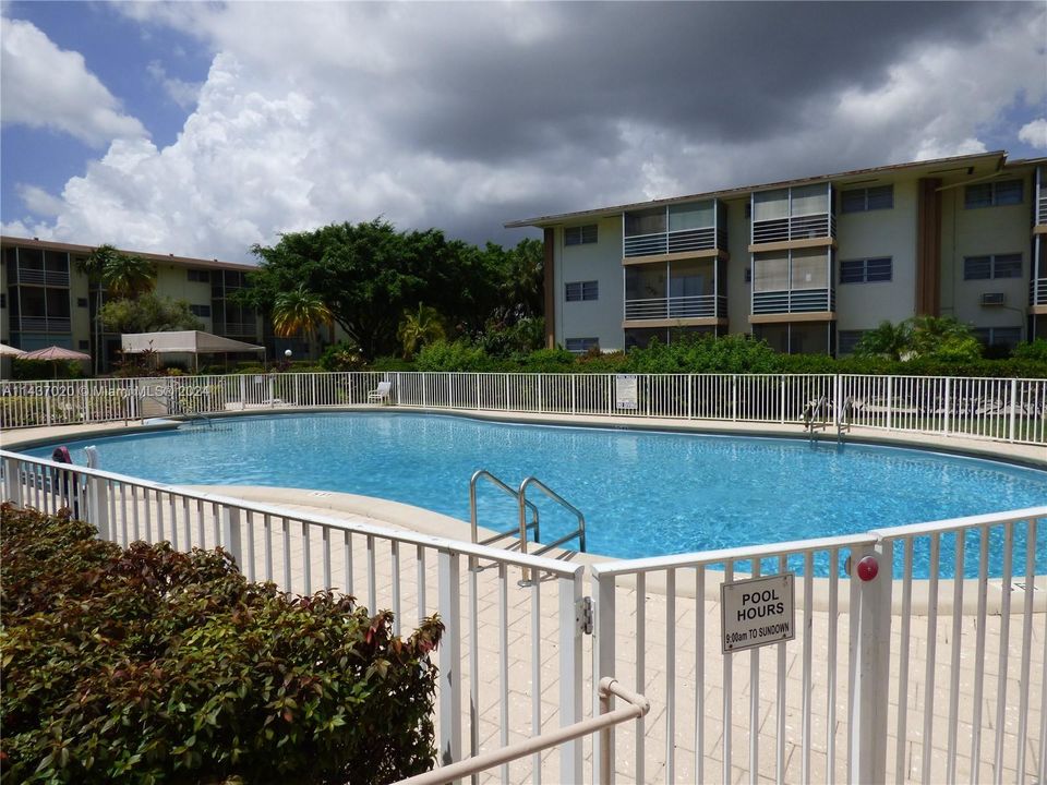 Active With Contract: $63,000 (1 beds, 1 baths, 688 Square Feet)