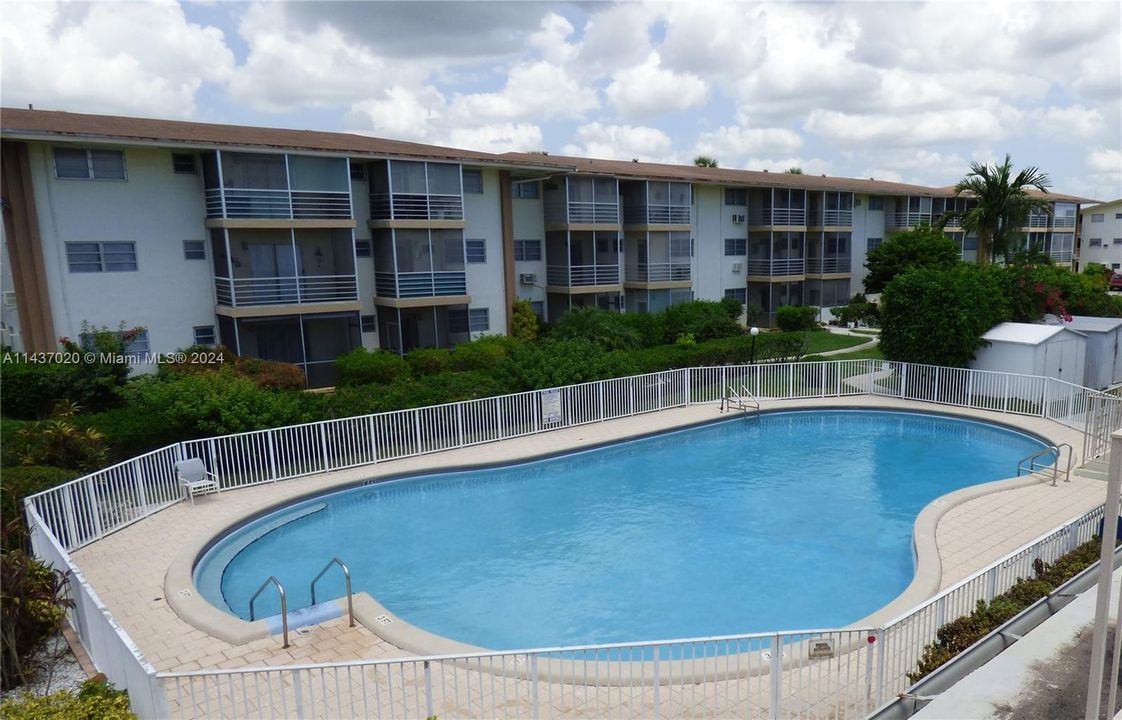 Active With Contract: $63,000 (1 beds, 1 baths, 688 Square Feet)