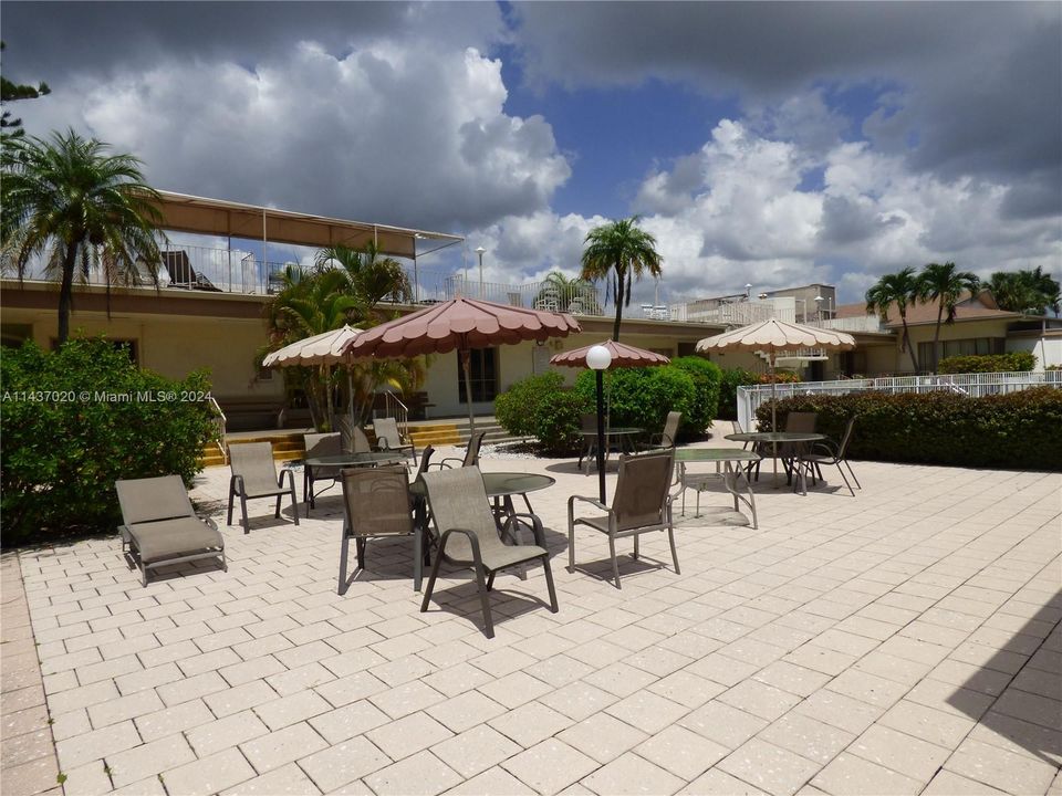 Recently Sold: $63,000 (1 beds, 1 baths, 688 Square Feet)