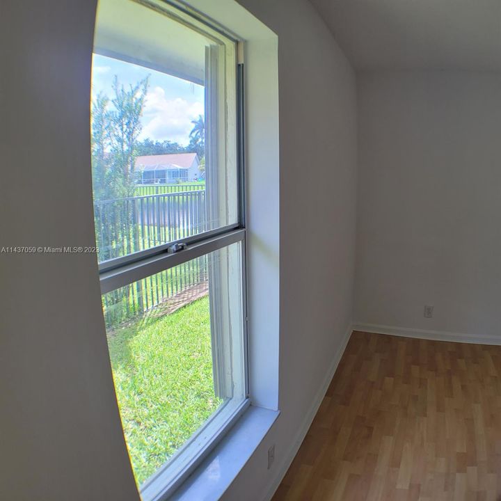 Недавно продано: $839,000 (4 спален, 2 ванн, 2461 Квадратных фут)