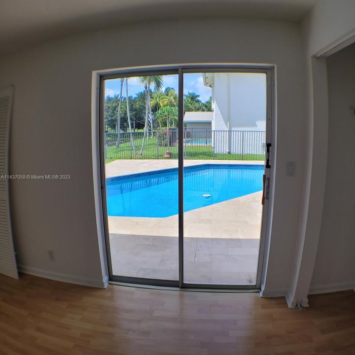 Недавно продано: $839,000 (4 спален, 2 ванн, 2461 Квадратных фут)