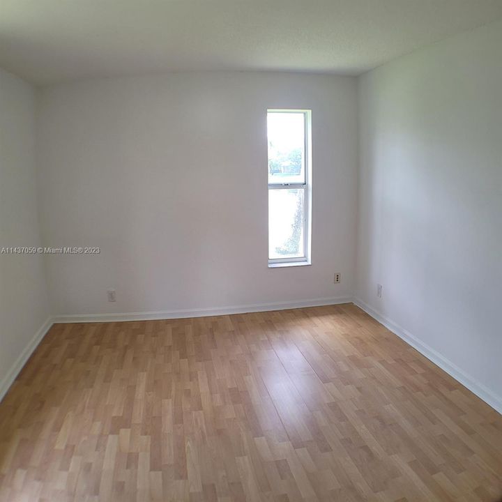 Недавно продано: $839,000 (4 спален, 2 ванн, 2461 Квадратных фут)