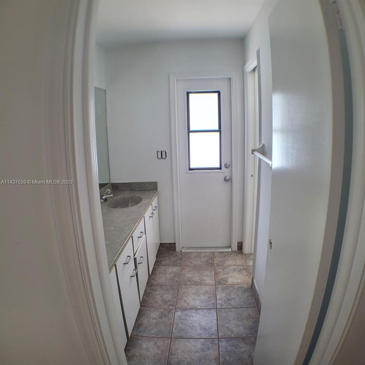 Недавно продано: $839,000 (4 спален, 2 ванн, 2461 Квадратных фут)