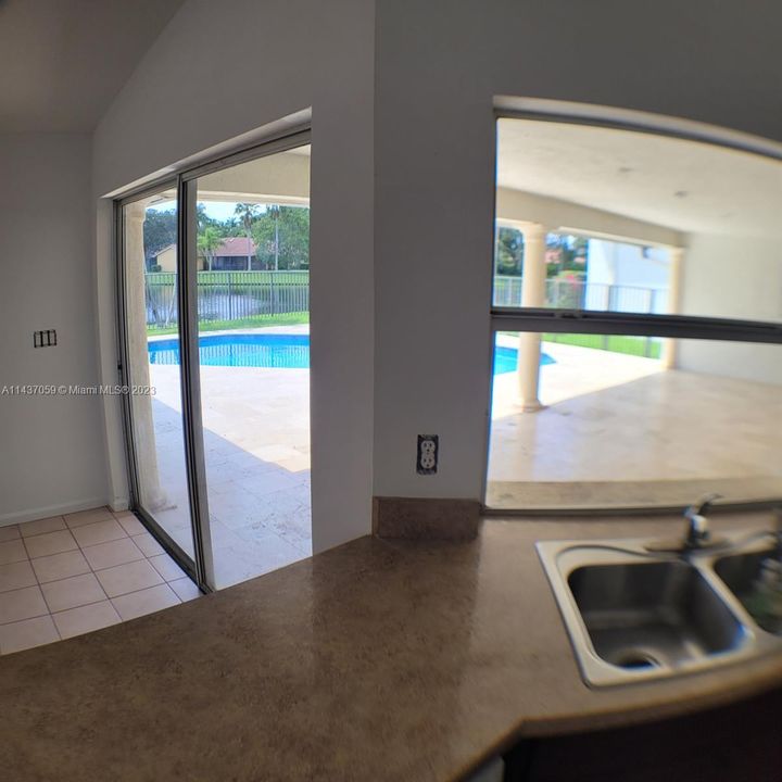 Недавно продано: $839,000 (4 спален, 2 ванн, 2461 Квадратных фут)