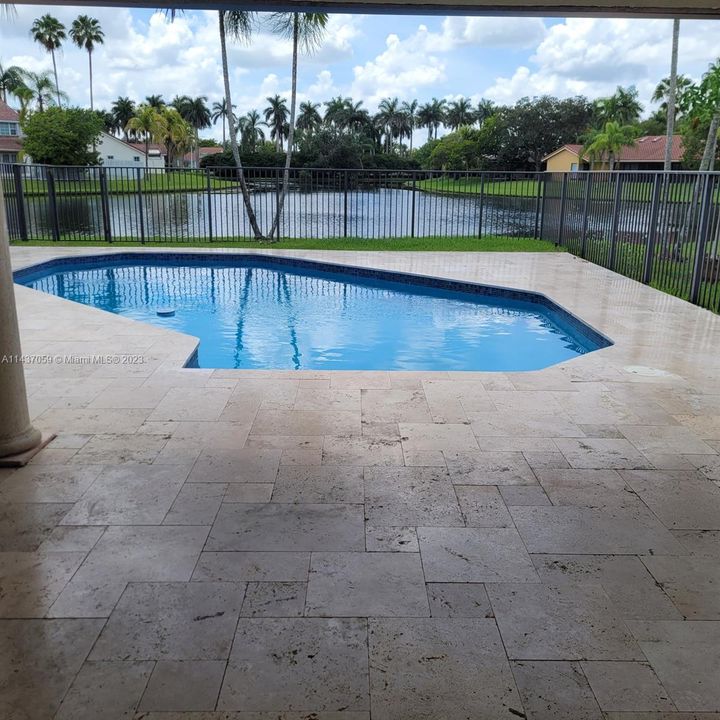 Недавно продано: $839,000 (4 спален, 2 ванн, 2461 Квадратных фут)