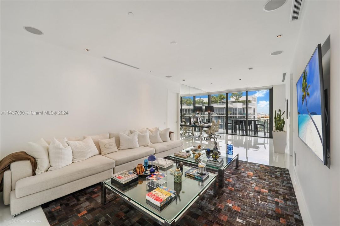 For Sale: $8,950,000 (3 beds, 3 baths, 3103 Square Feet)